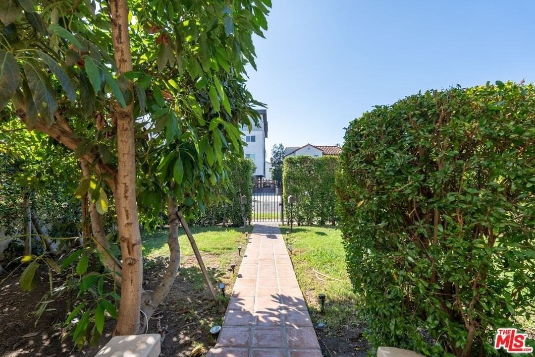 1428 South Sherbourne Drive - Photo 3 of 23