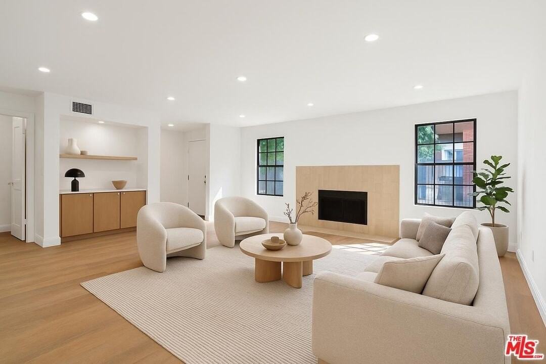 2541 Stoner Avenue #2