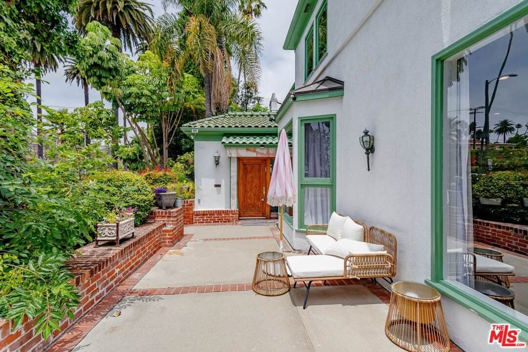 508 North Canon Drive - Photo 3 of 25