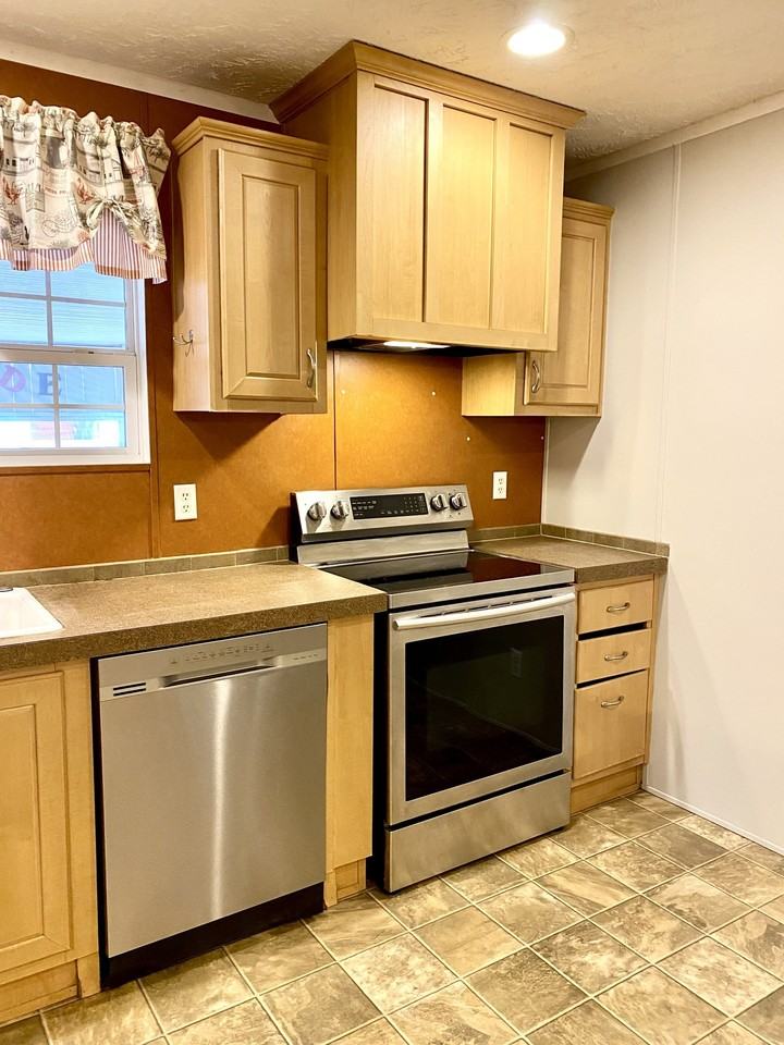 4619 Leanna Road - Photo 4 of 32