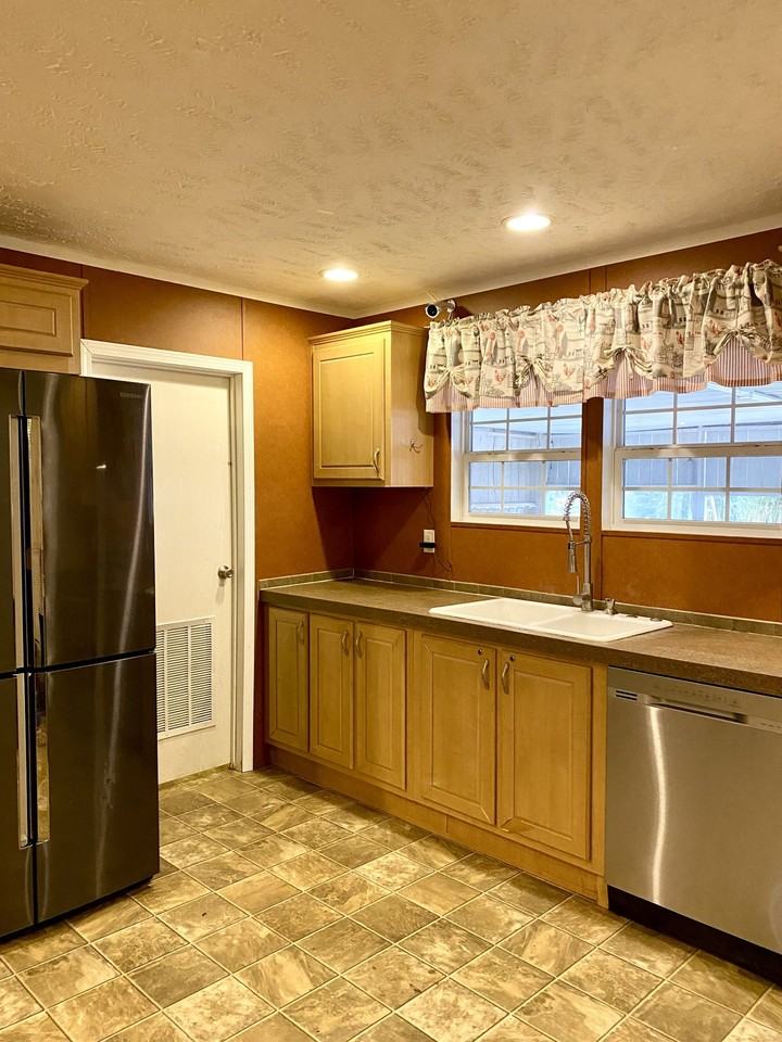 4619 Leanna Road - Photo 5 of 32