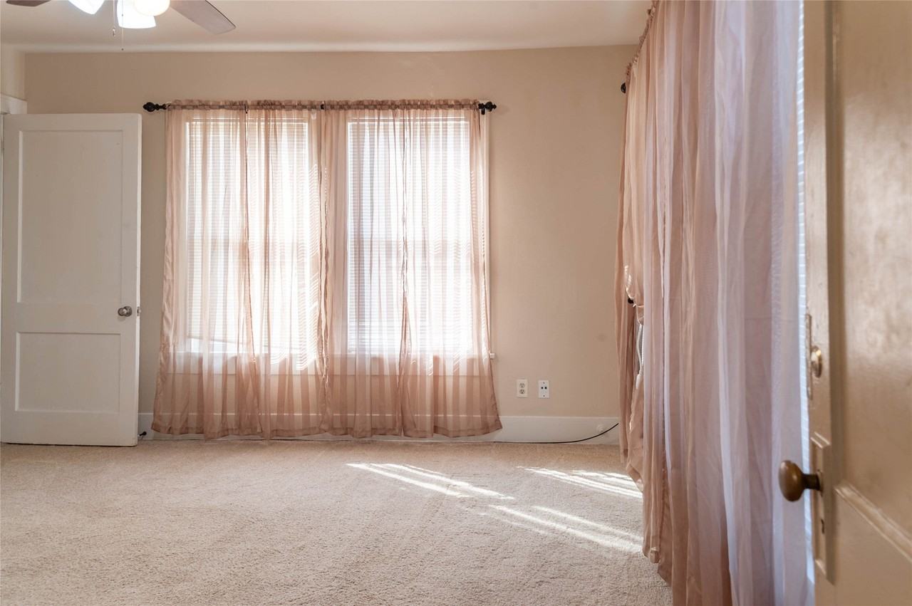 405 West Clay Street - Photo 4 of 22