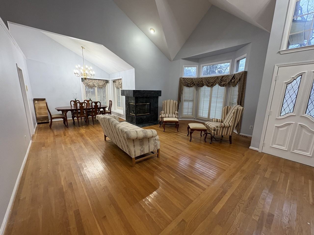 903 Jennifer Ct - Photo 4 of 32