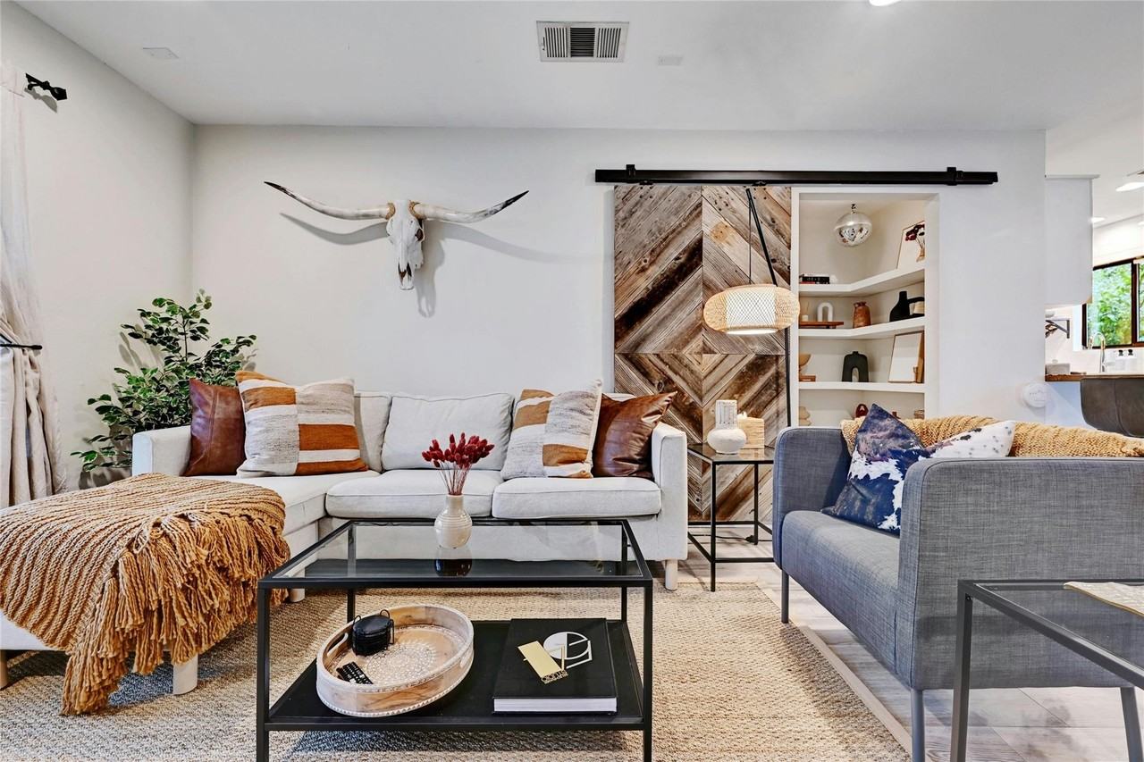 2511 Friar Tuck Ln - Photo 5 of 23