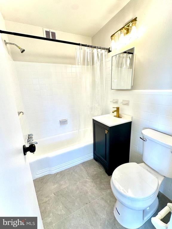 4411 Sheffield Avenue ##11 - Photo 5 of 6