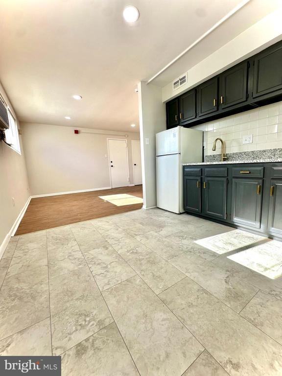 4411 Sheffield Avenue ##11 - Photo 6 of 6