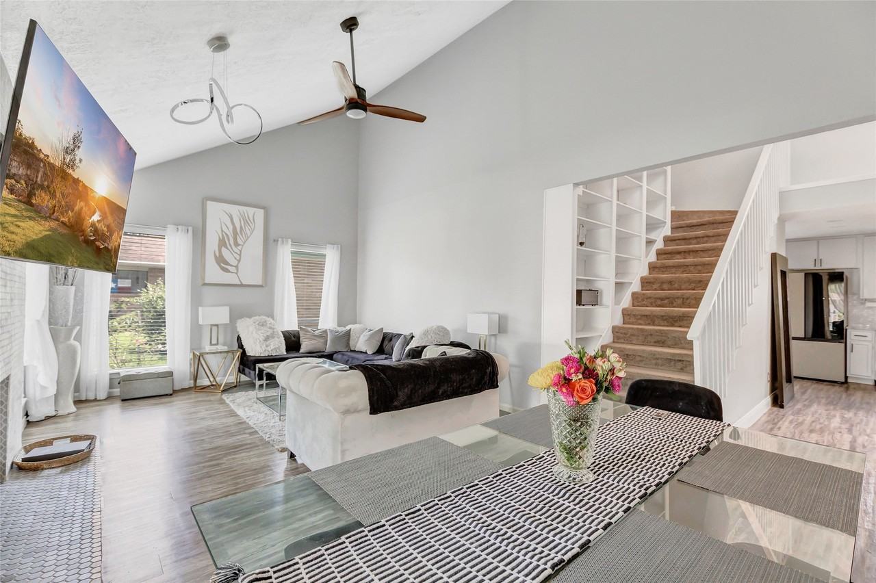 19011 Sandia Pines Drive - Photo 2 of 31