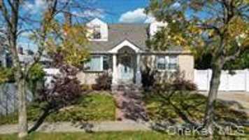 featured image of 1174 Russell Street