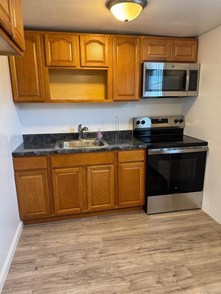 1174 Russell Street - Photo 6 of 12