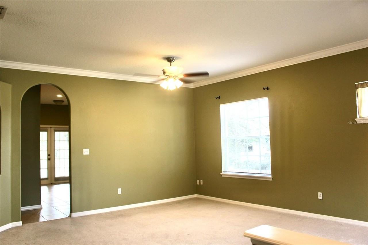 810 Hillside Dr - Photo 4 of 15