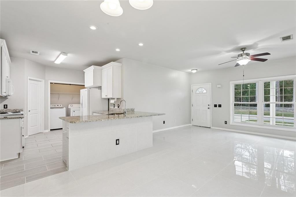 212 Fountains Park Boulevard - Photo 4 of 12