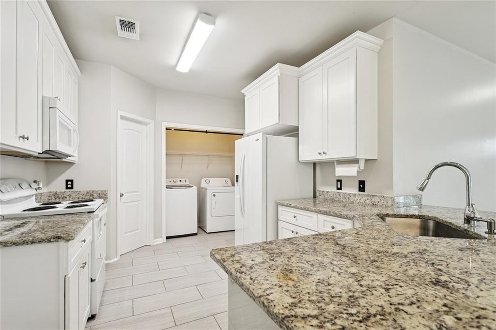 212 Fountains Park Boulevard - Photo 5 of 12