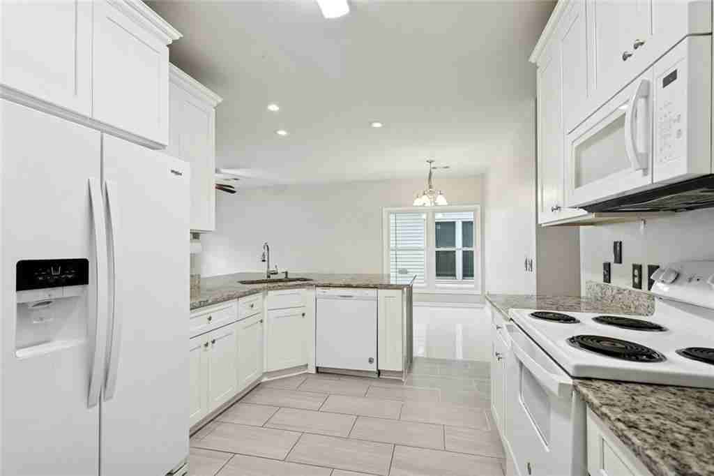 212 Fountains Park Boulevard - Photo 6 of 12