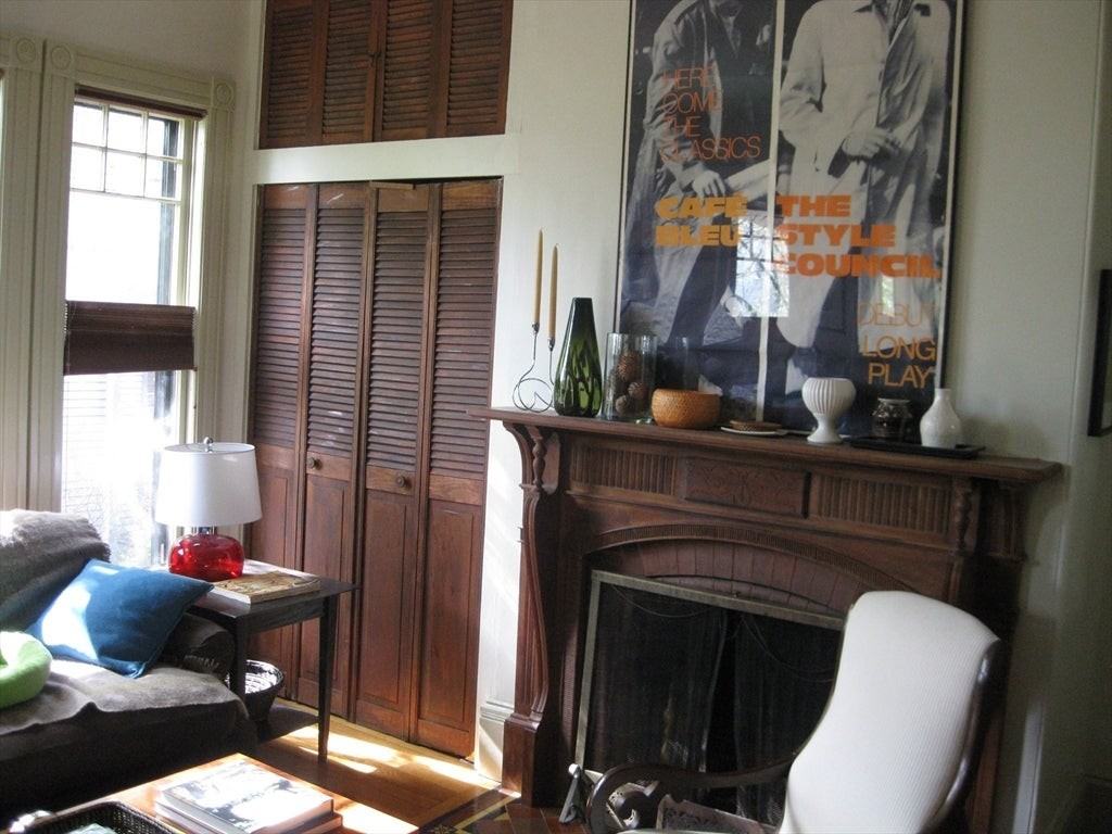 123 Cushing Avenue - Photo 3 of 17