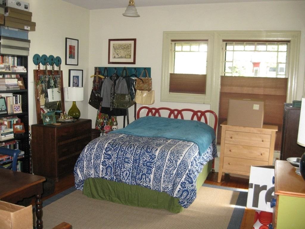 123 Cushing Avenue - Photo 7 of 17