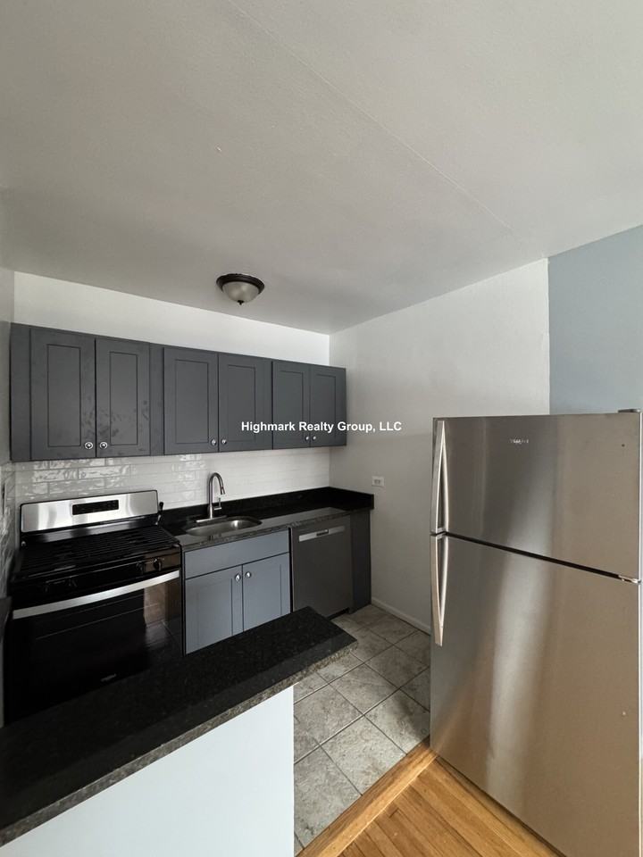 5670 N Ridge Ave #3N - Photo 2 of 9