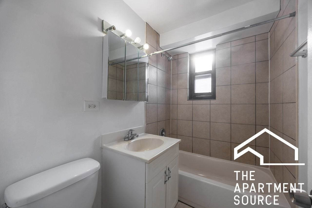 7328 N Ridge Blvd #1E - Photo 6 of 11