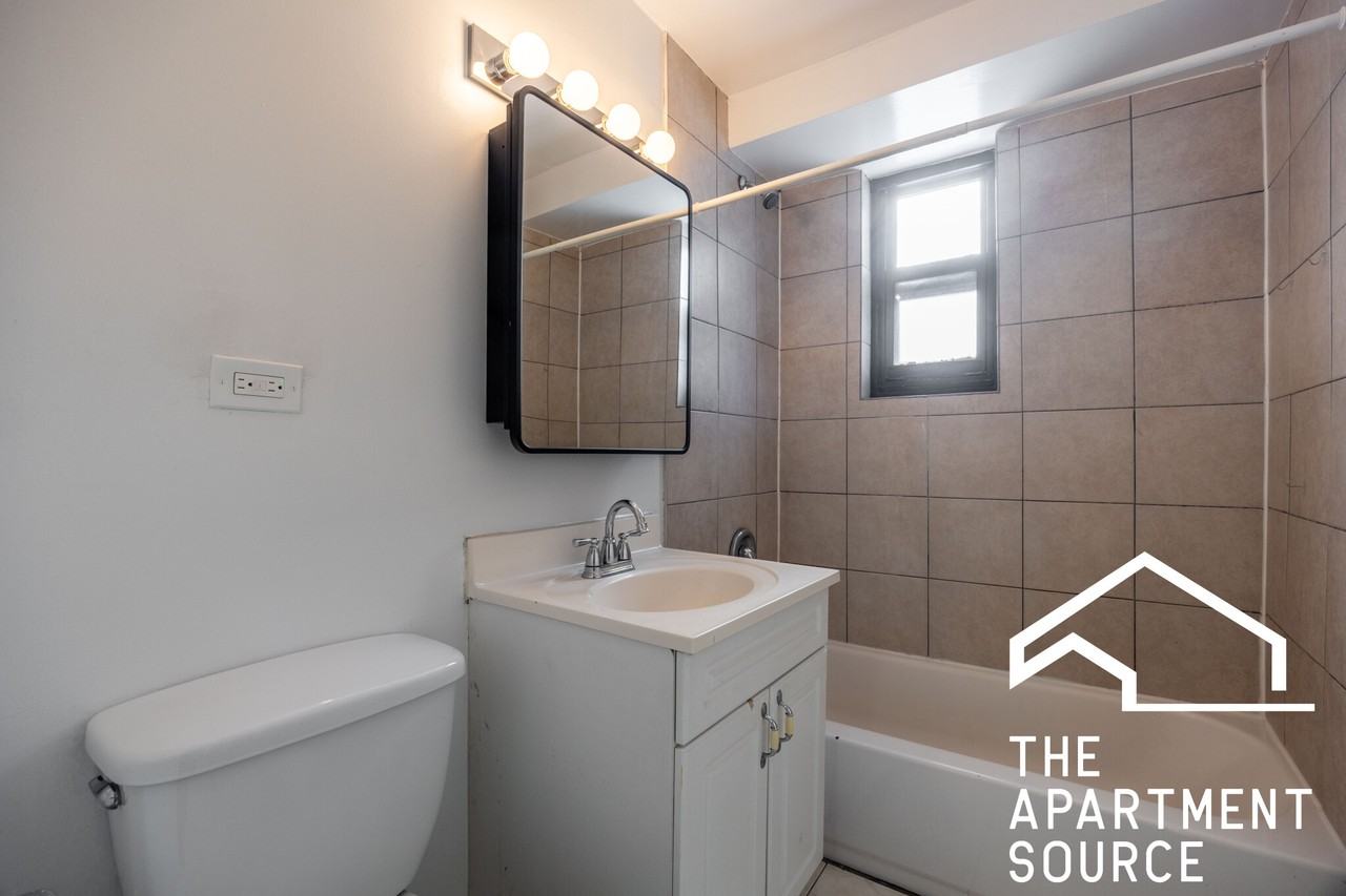 7326 N Ridge Blvd #1E - Photo 7 of 15