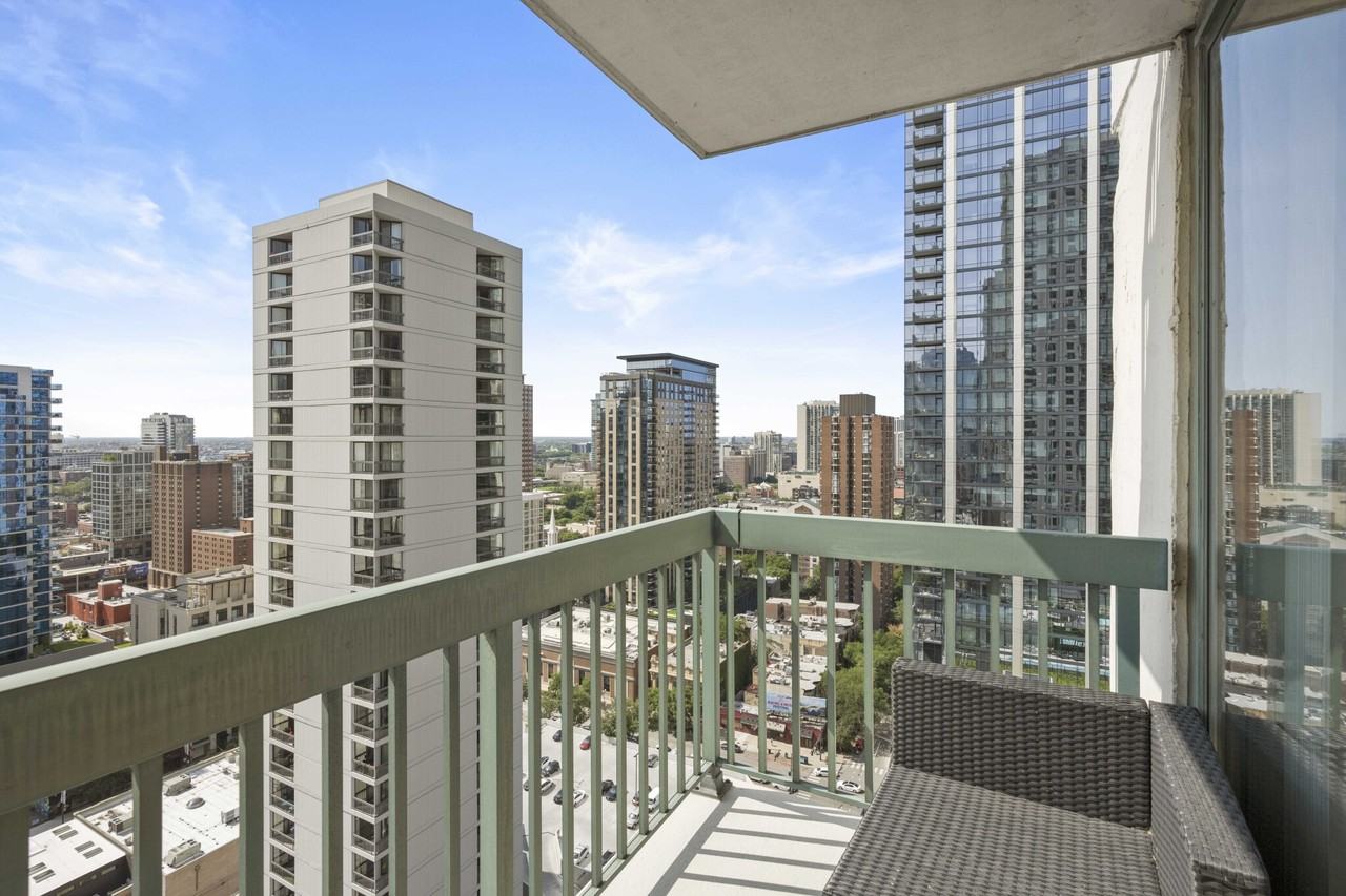 1 W Superior St #1-1 - Photo 7 of 22