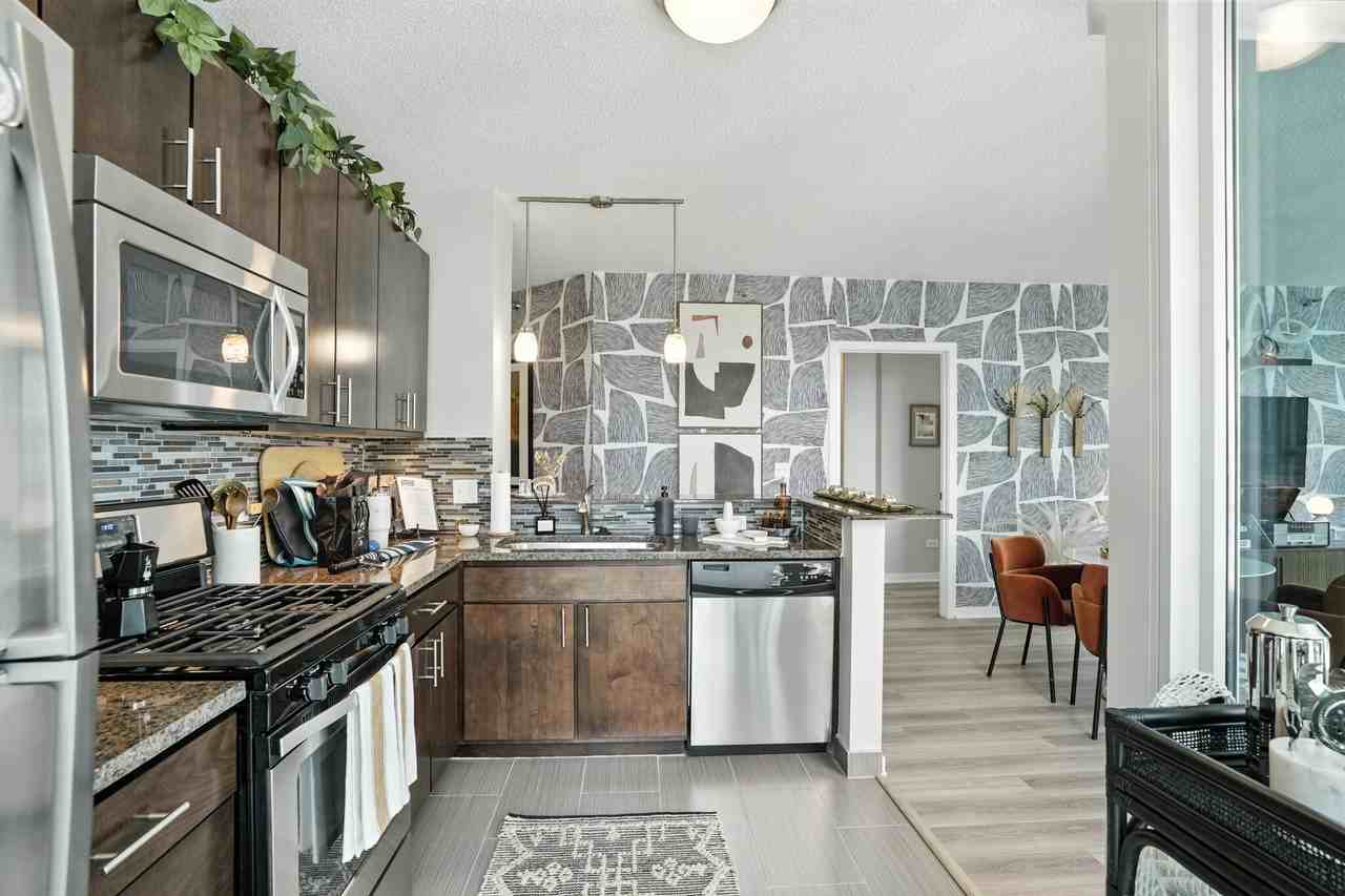 345 E Ohio St #2-2 - Photo 4 of 27