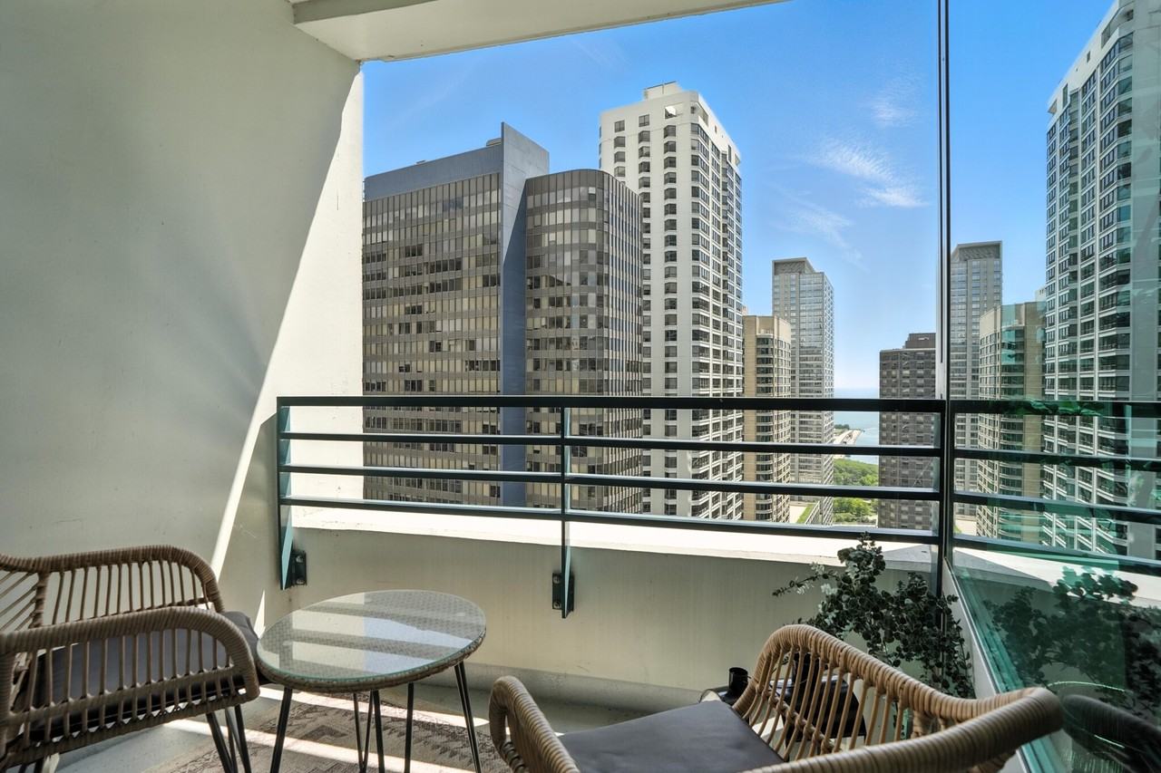 345 E Ohio St #2-2 - Photo 7 of 27