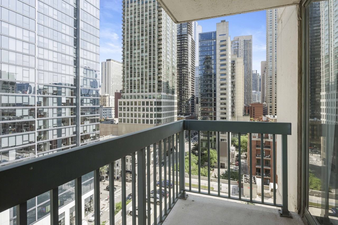 1 W Superior St #2-2 - Photo 2 of 22