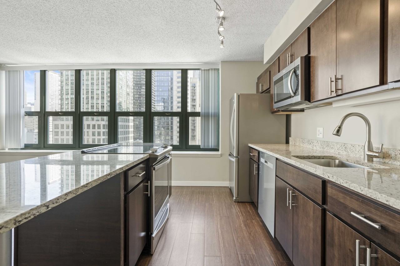 1 W Superior St #2-2 - Photo 3 of 22