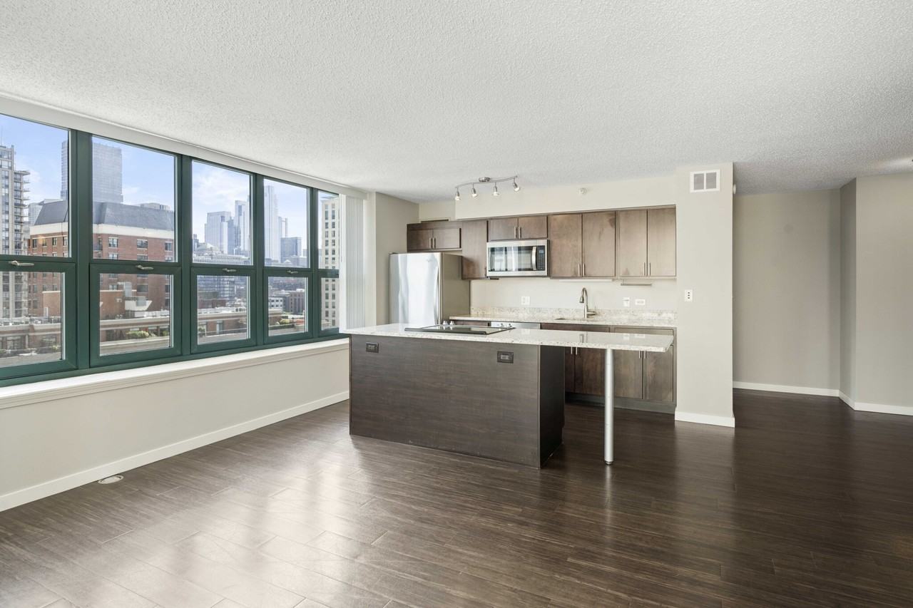 1 W Superior St #2-2 - Photo 4 of 22