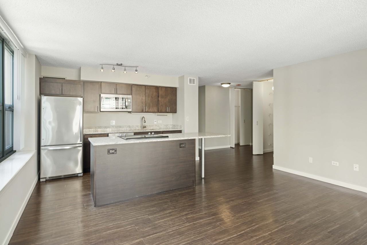 1 W Superior St #2-2 - Photo 5 of 22