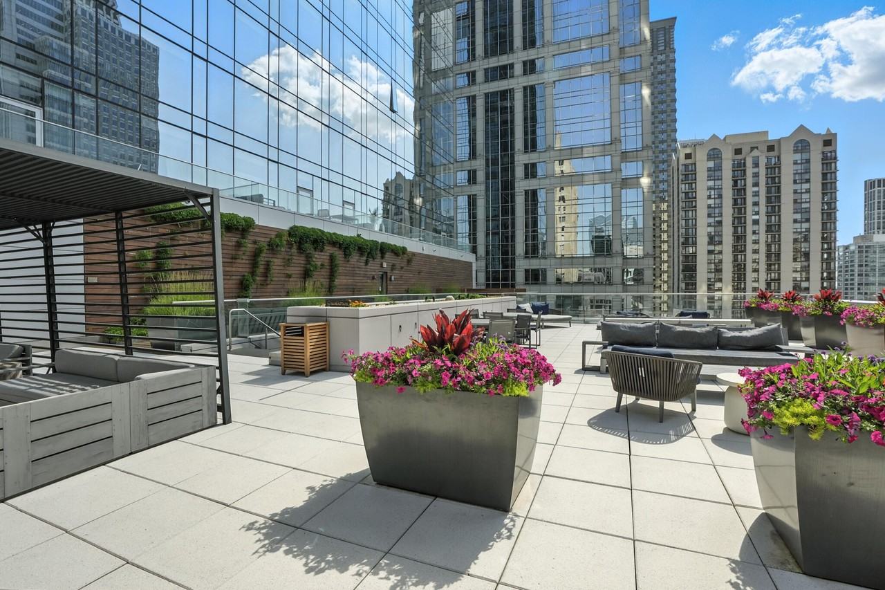 111 W Wacker Dr #3-3 - Photo 7 of 24