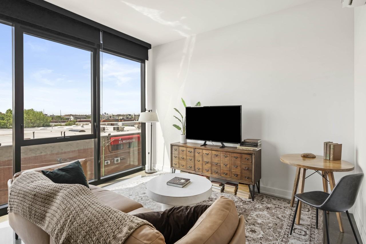 1461 S Blue Island Ave - Photo 2 of 15