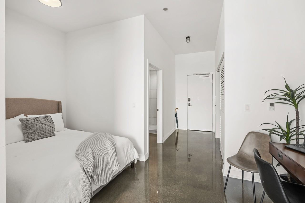 1461 S Blue Island Ave - Photo 4 of 15