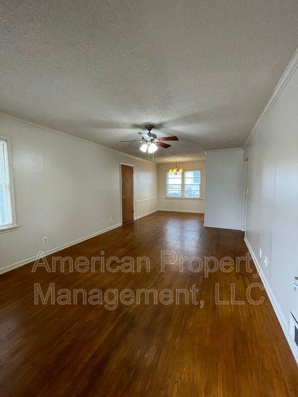 2505 S Quebec Ave - Photo 6 of 37