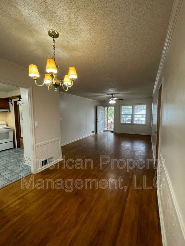 2505 S Quebec Ave - Photo 7 of 37