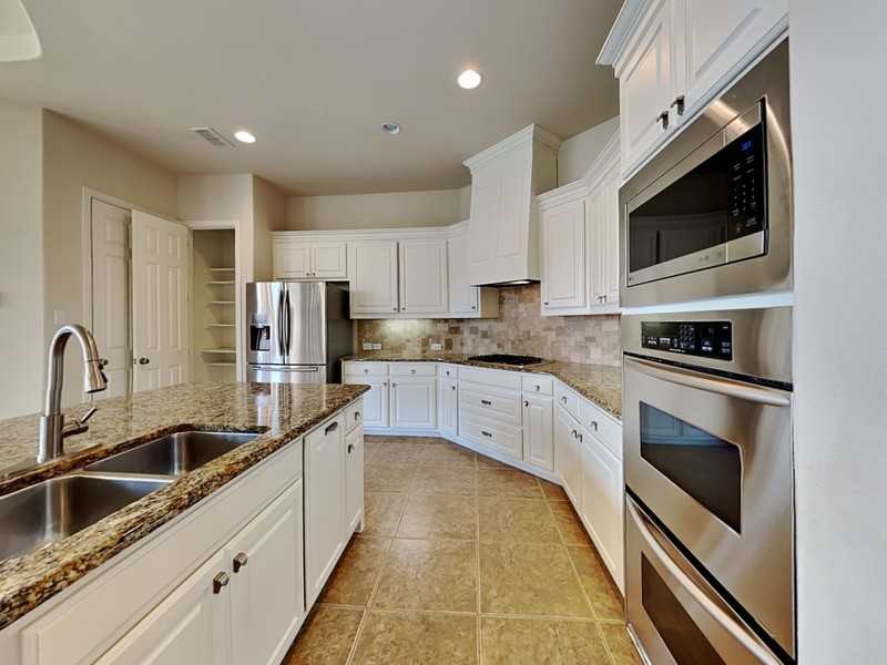 11340 Classic Ln - Photo 4 of 23