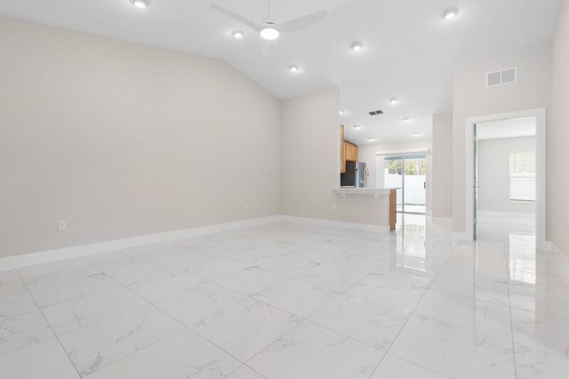 12 Lloret Pl #B - Photo 6 of 31