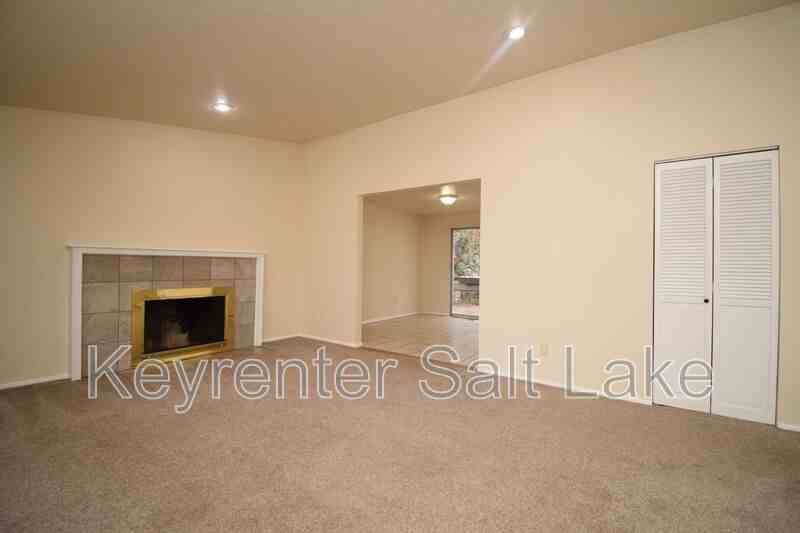 788 David Way - Photo 4 of 22