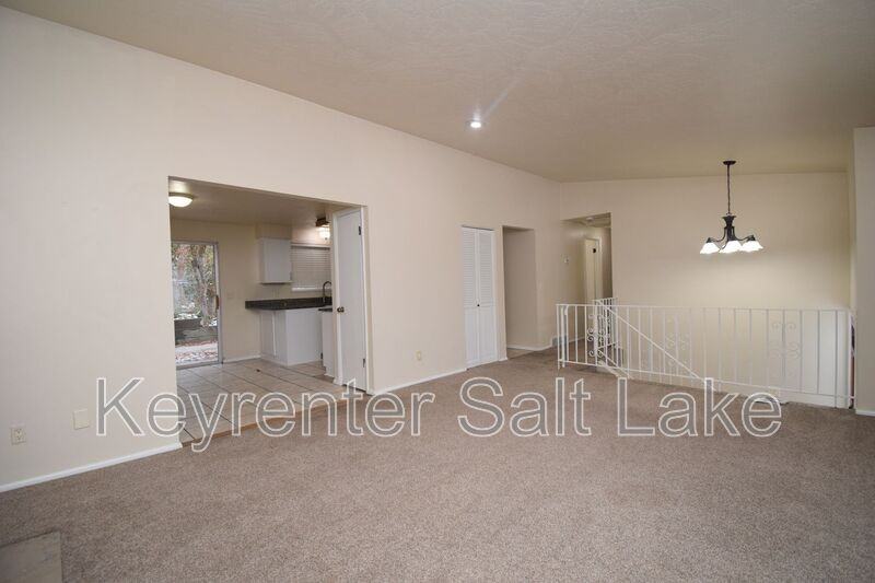 788 David Way - Photo 5 of 22