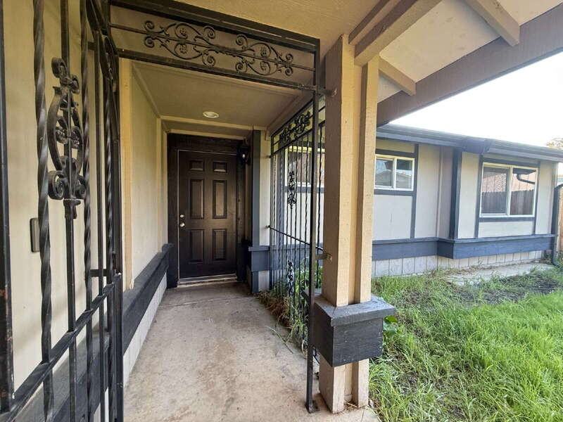 91 Decathalon Circle - Photo 2 of 17