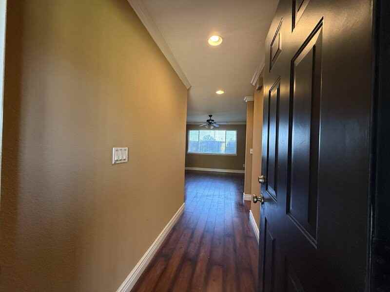 91 Decathalon Circle - Photo 3 of 17