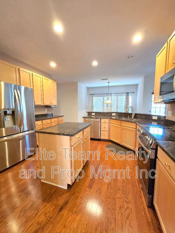 8221 Brookings Dr - Photo 2 of 27