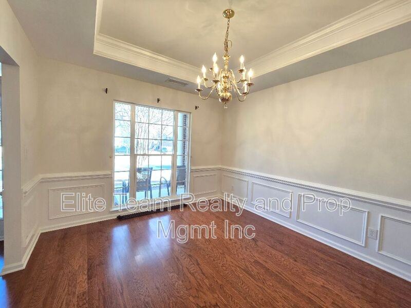 8221 Brookings Dr - Photo 5 of 27