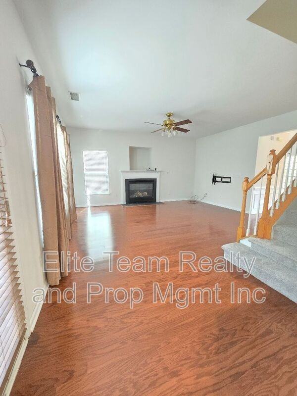 8221 Brookings Dr - Photo 6 of 27