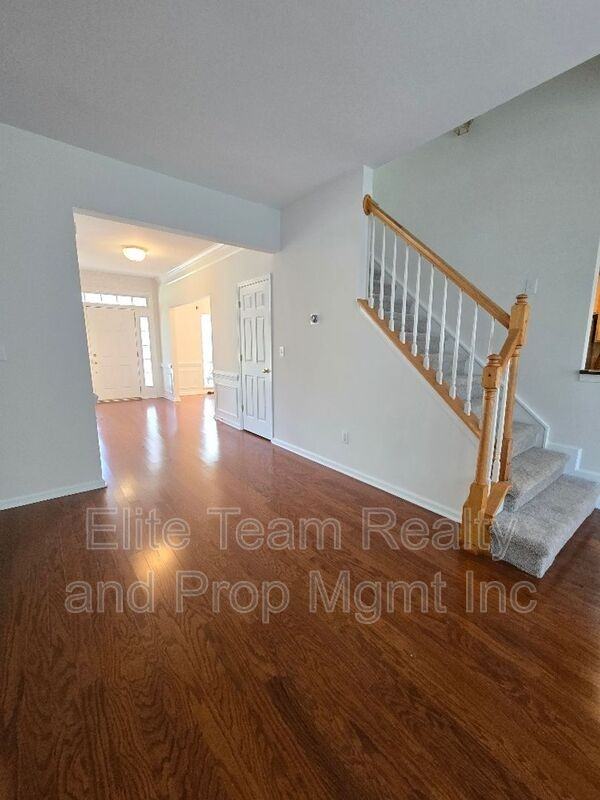 8221 Brookings Dr - Photo 7 of 27