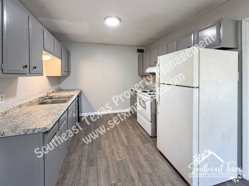 655 Adams St #01 - Photo 4 of 9