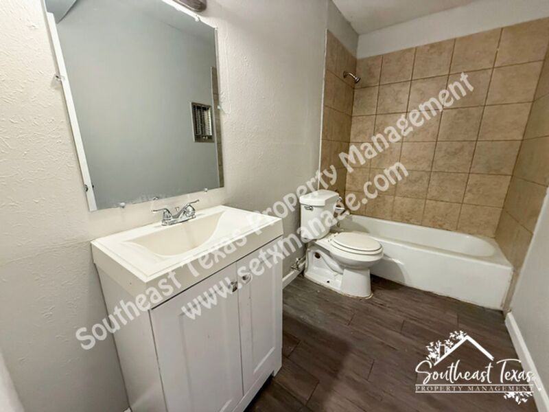 655 Adams St #01 - Photo 7 of 9