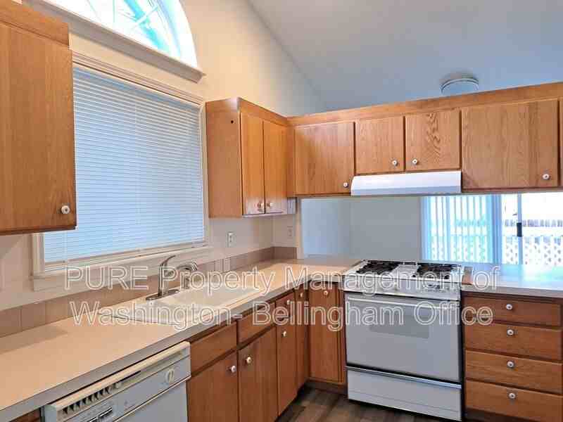 4211 Consolidation Ave - Photo 4 of 13