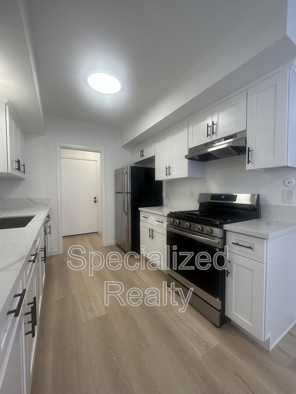 824 E Windsor Rd #9 - Photo 3 of 8