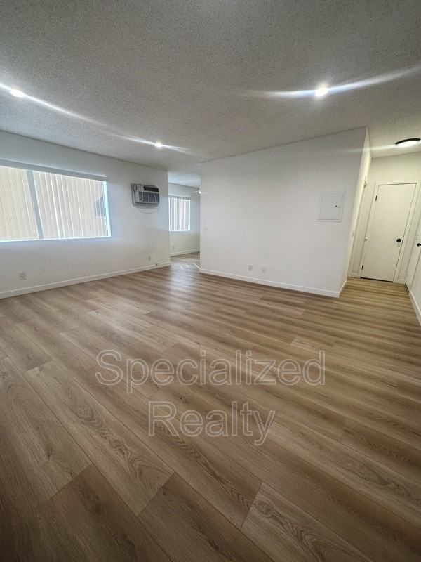 824 E Windsor Rd #9 - Photo 5 of 8