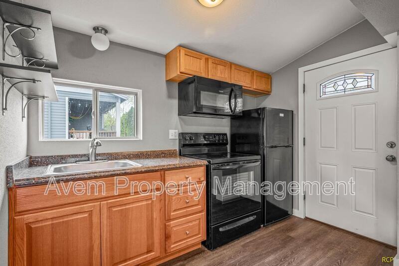 4221 Se 52nd Ave - Photo 4 of 10